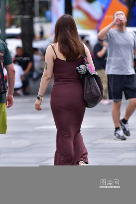 ★绛紫长裙美女