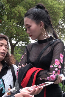 4k-街拍黑色透视装性感美女姐姐 [1.78 GB]