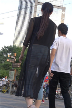 4k超清，紧身牛仔高挑长腿女神姐姐骑共享单车[1.36 GB]