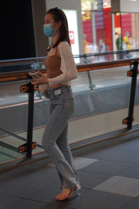 纤纤玉腿牛仔裤美女2023081311-78P+2TV