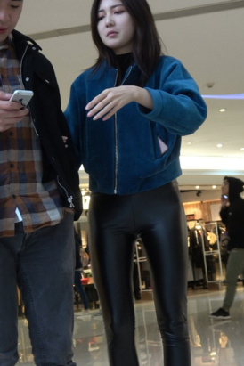 4k-超性感紧身皮裤苗条身材街拍女神第二集 [1.99 GB]