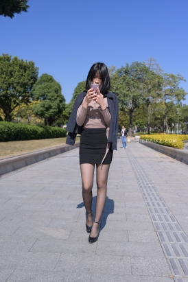 黑丝包臀裙美女 【套图+视频】