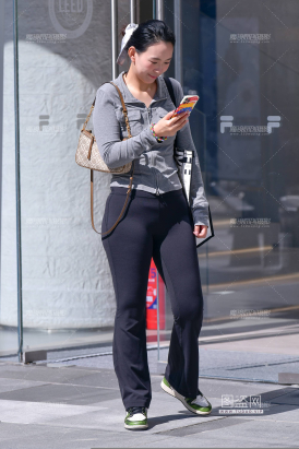 ★微丰腴紧身裤美女