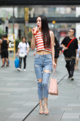 短装，小蛮腰，紧牛高跟美女