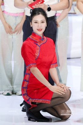 25凑齐川航空姐各时期制服蹲姿都有惊喜，不容易！！