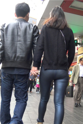 4k-街拍黑色皮裤高跟鞋街拍美女 [761 MB]