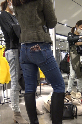 4k-服装店试衣服的紧身蓝牛街拍美女姐姐 [985 MB]