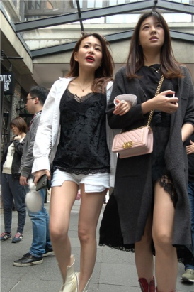 4k-街拍青春洋溢春风满面的美腿热裤美女 [1.79 GB]