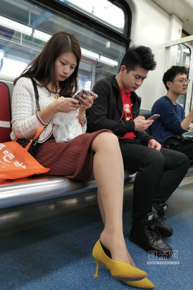 88地铁肉丝黄高跟26p