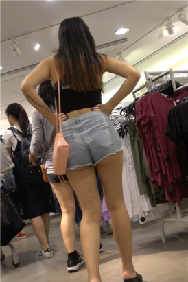 4k-服装店挑衣服的超短热裤美臀美女 [1.21 GB]