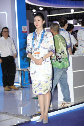 美貌与气质并存的好身材海航空姐