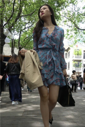 4K - 气质街拍高颜值美女 [1.56 GB/MP4]