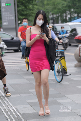 婀娜多姿的女子/231129-7-47