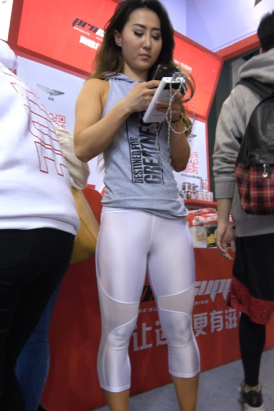 4K 丰腴紧身弹力裤健身美女