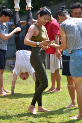 ★高挑紧身裤美女