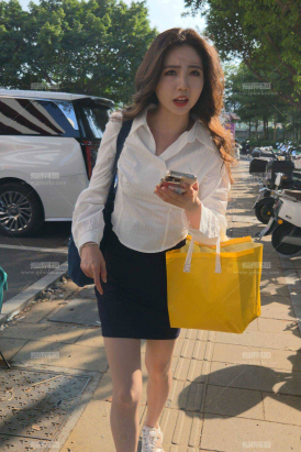 幕后记录OL肉丝赶地铁手机8K7min