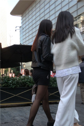 4K 街拍包臀短裙黑丝性感高跟美女 [1.02 GB]