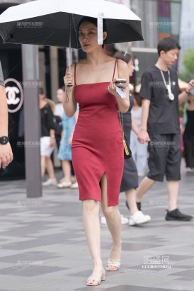 红裙撩人