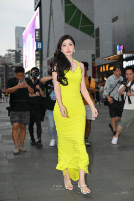 黄色长裙网红美女（叶濛雨）