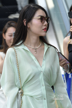 25518-7=84√美腿凉拖轻淑女