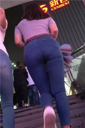 4K - 极品紧身蓝色牛仔裤街拍美臀丰满气质美女小姐姐[1.22 GB]