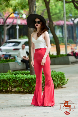 编码0397红色喇叭裤翘臀美腿吊带美背