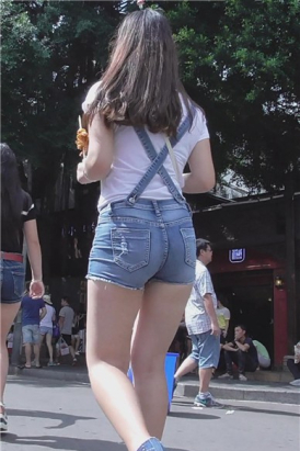 街拍极品背带热裤清纯少女 [623 MB]