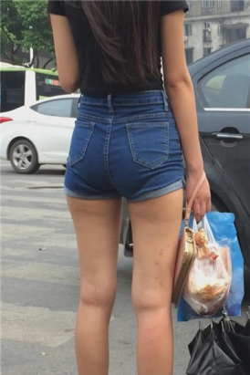 街拍高腰热裤美臀小清新少女 [3.67 GB]