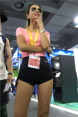 4k-粉T恤紧身热裤翘臀靓模 [1.81 GB]