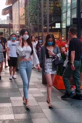 打电话的牛仔妹纸 [172 MB/MP4]