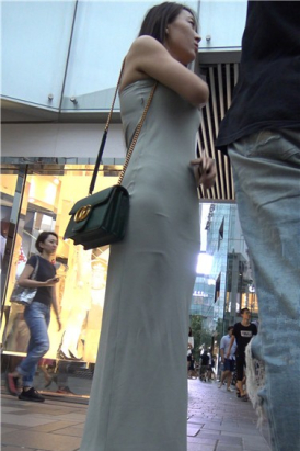 4k超清，街拍气质长裙丁内极品身材美女姐姐[2.29 GB]