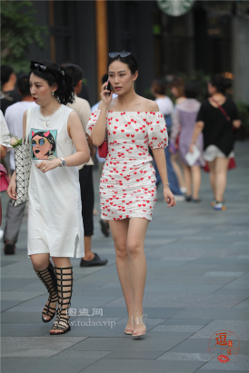 编码2517紧身包臀裙短美腿美脚气质香肩