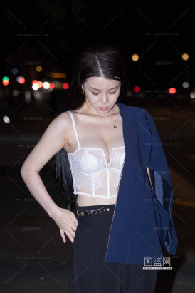 LB336-325P SS2025-时装周忽悠雪白大奶少妇脱衣展示内搭
