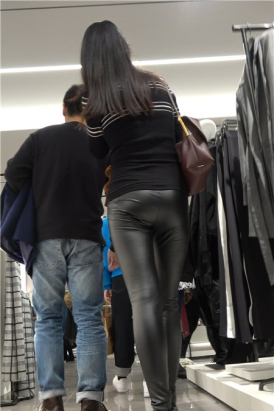 4k-超紧身皮裤街拍秀丽小姐姐美女第一集 [1.52 GB]