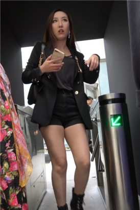 4K - 街拍美腿美女姐姐 [1.04 GB/MP4]