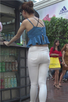 4k-街拍紧身白裤大长腿颜值美女姐姐 [2.58 GB]