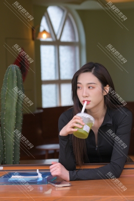 【M1401】月与星的距离