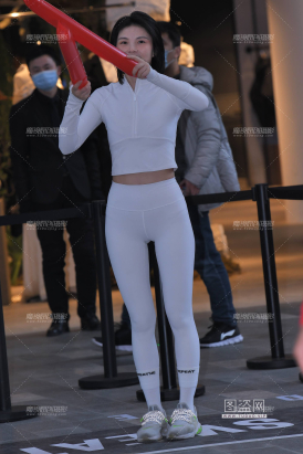 快乐的白色紧身裤