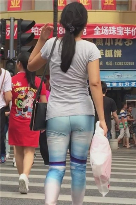 极品美臀酷炫紧身弹力裤肥妹 [881 MB]