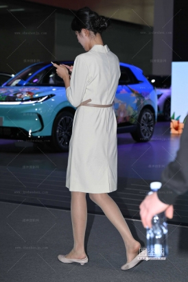 251125-54-65√肉丝美腿踩鞋跟上洗手间