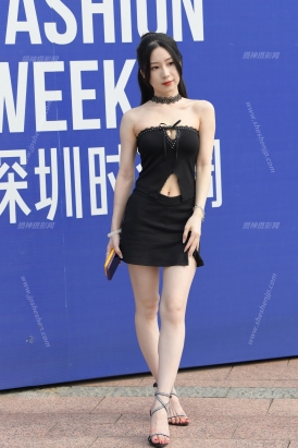 23918-2=89/白皙美腿性感小姐姐【套图➕视频】