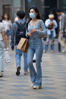 ★逛街牛仔裤苗条美女