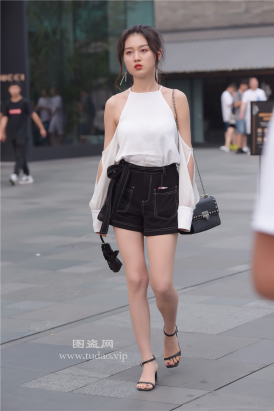 编码1361美腿颜值小姐姐