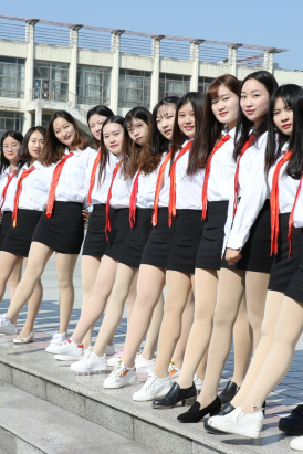 中国各大高校女大学生丝袜毕业照原图400G打包