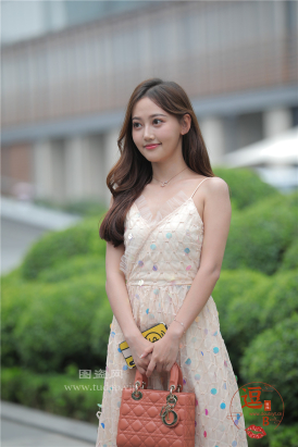 编码0387彩色长裙高跟网红