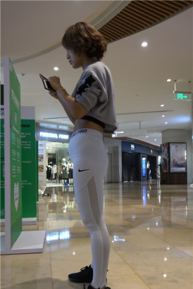 4K - 极品紧身瑜伽裤肥臀街拍美女第二季 [1.23 GB]