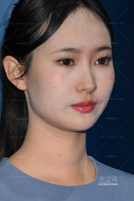 奔驰肉丝礼仪，喜欢哪个呢