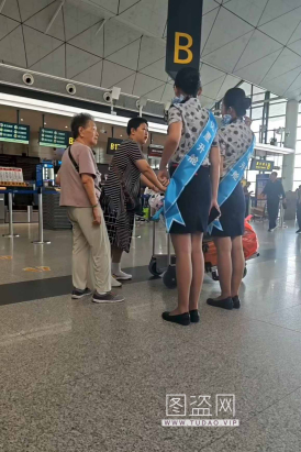 机场东航长腿金棕地勤