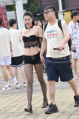 23623-22=95/老婆开心，生活舒心，爱穿黑丝的老婆