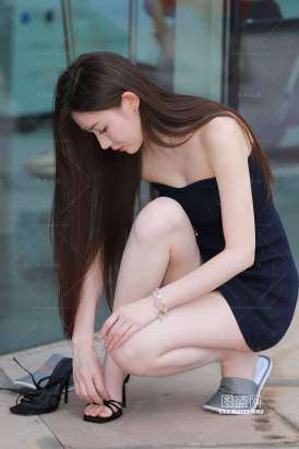 25成都车展，深蓝色短裙--敏敏